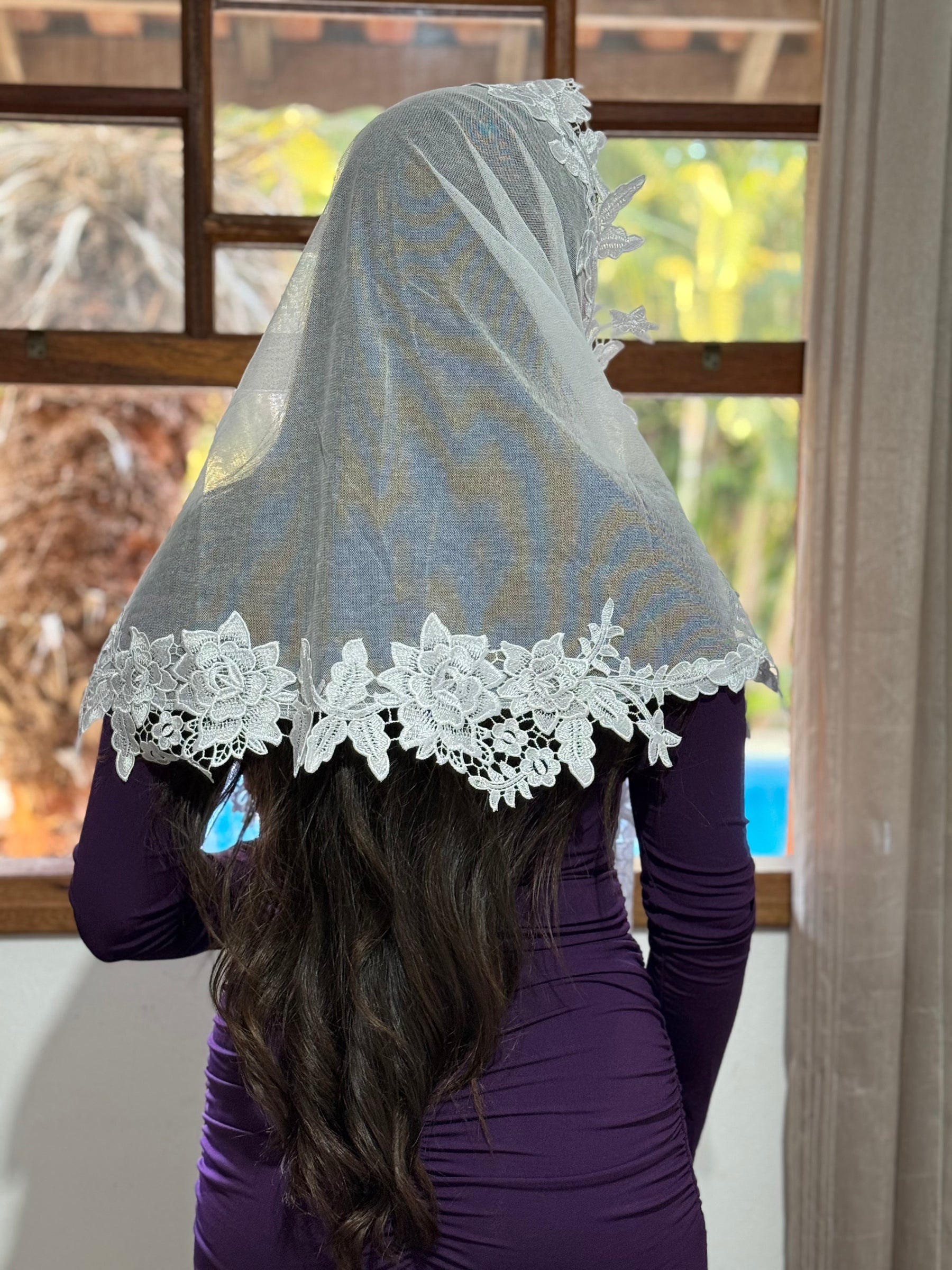 Véu CCB, em algodão com apliques florais - Laise