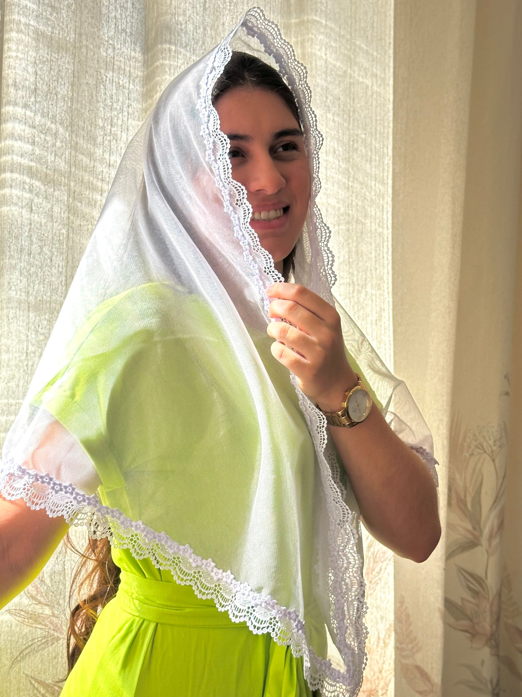 Véu CCB, com Guipir mais delicado de flores - Virtude