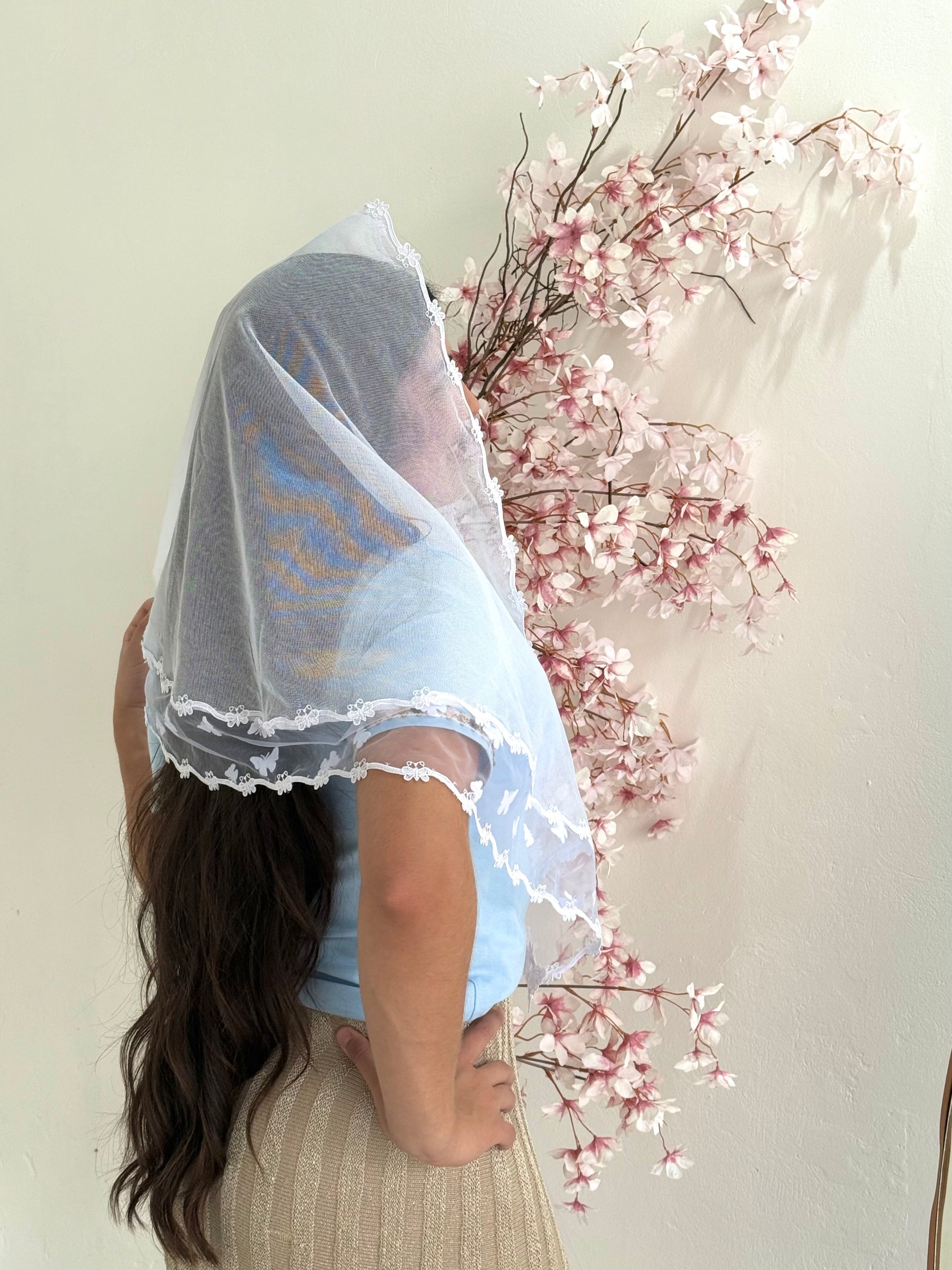 Véu CCB, em tule de algodão, com entremeio de borboletas , e guipir de borboleta estreitas - Mia