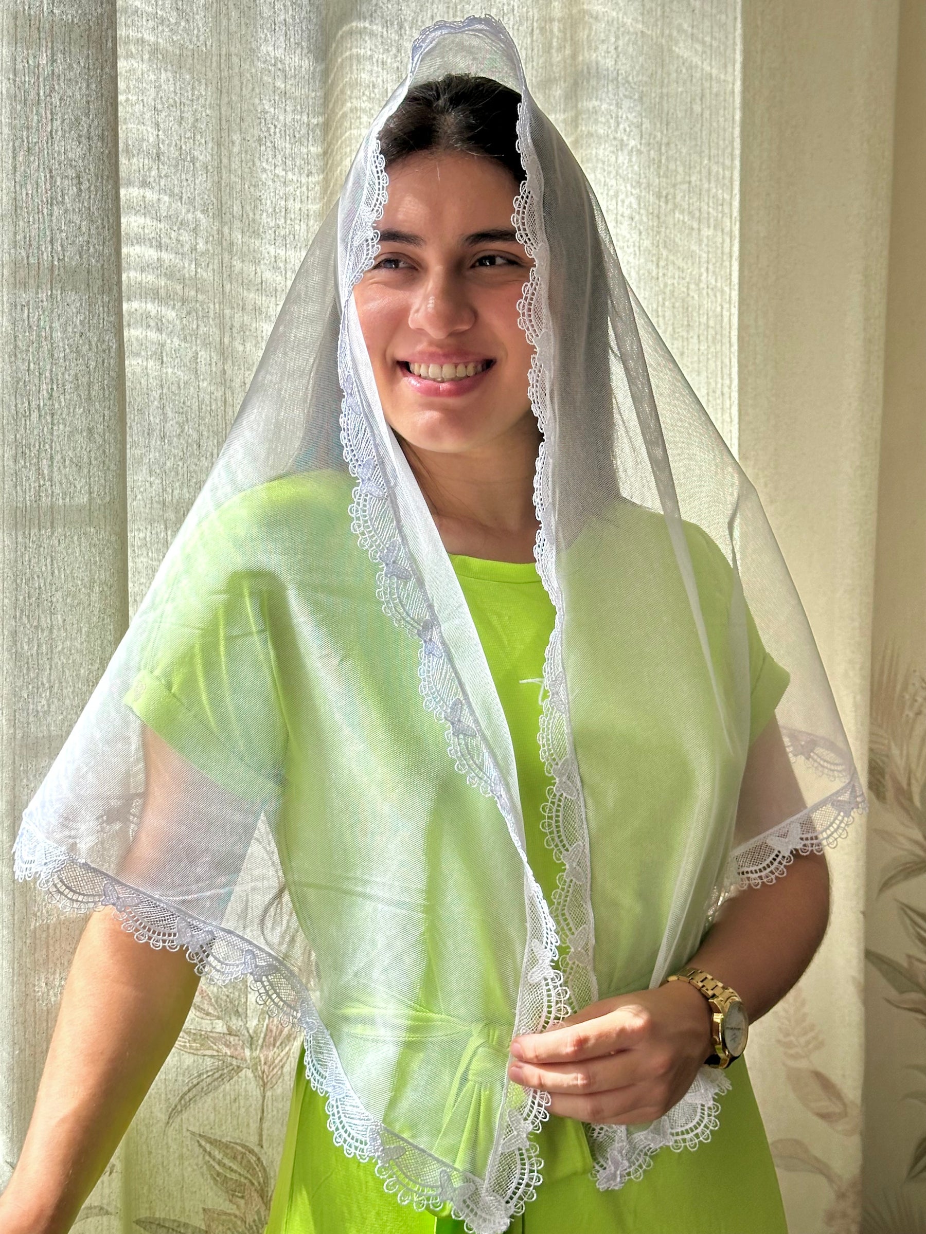 Véu CCB, com guipir de borboletas - Rubi