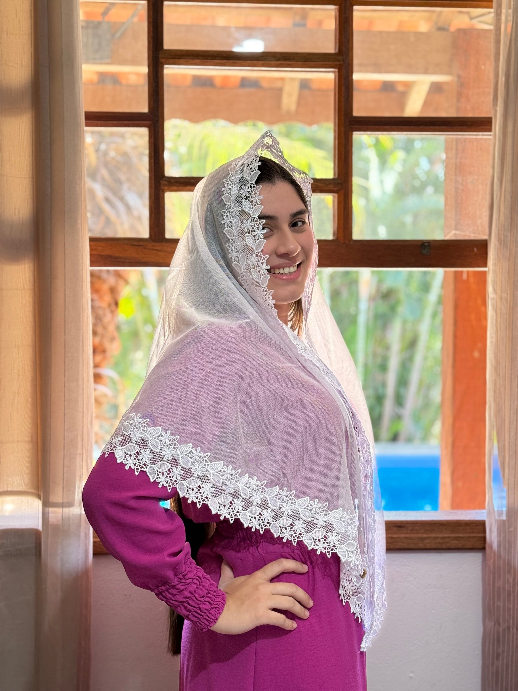 Véu CCB, Guipir Largo em detalhes de flores - Mahvie