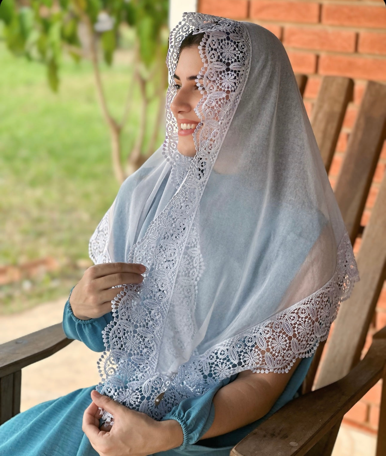 Véu CCB, em Guipir largo com apliques nas costas - Milena