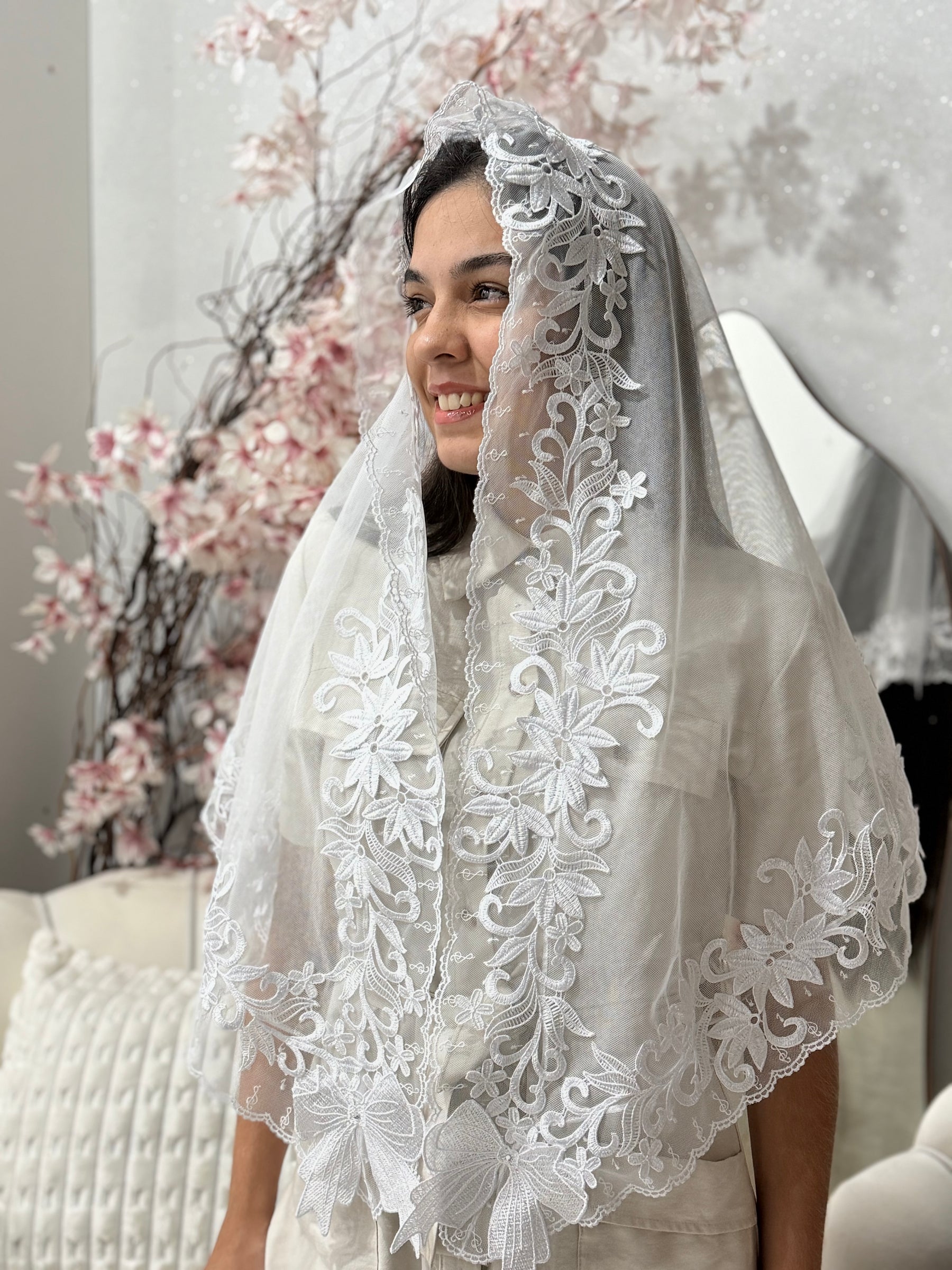 Véu CCB - Feito com apliques de flores e Laços, Véu Queren
