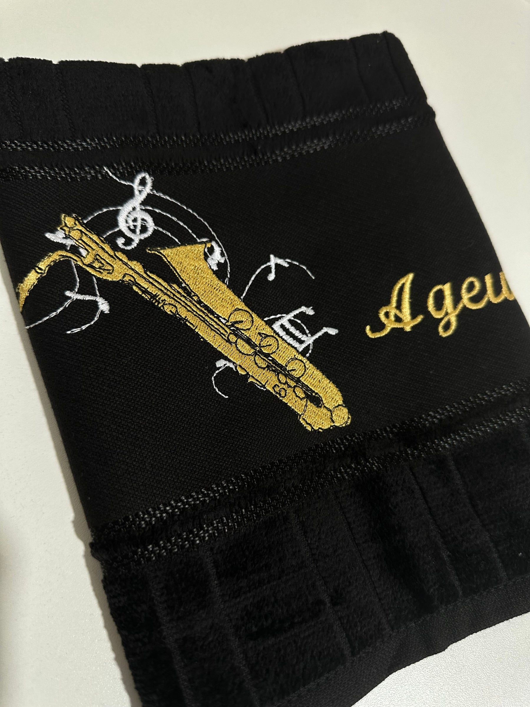 Toalhas Bordadas para Músicos CCB - Modelo Sax Barítono