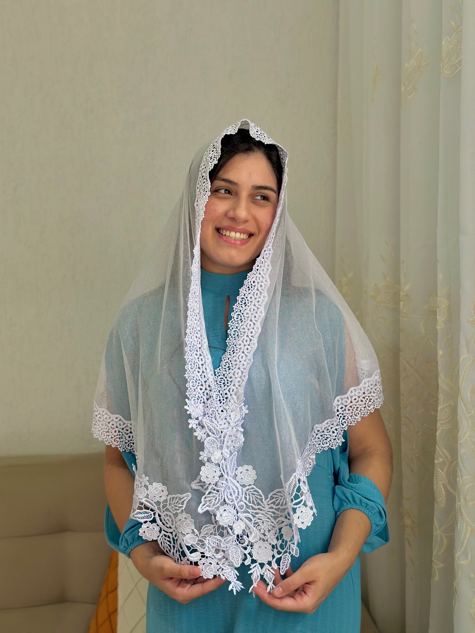 Véu CCB, com apliques de notas musicais - Harmonia