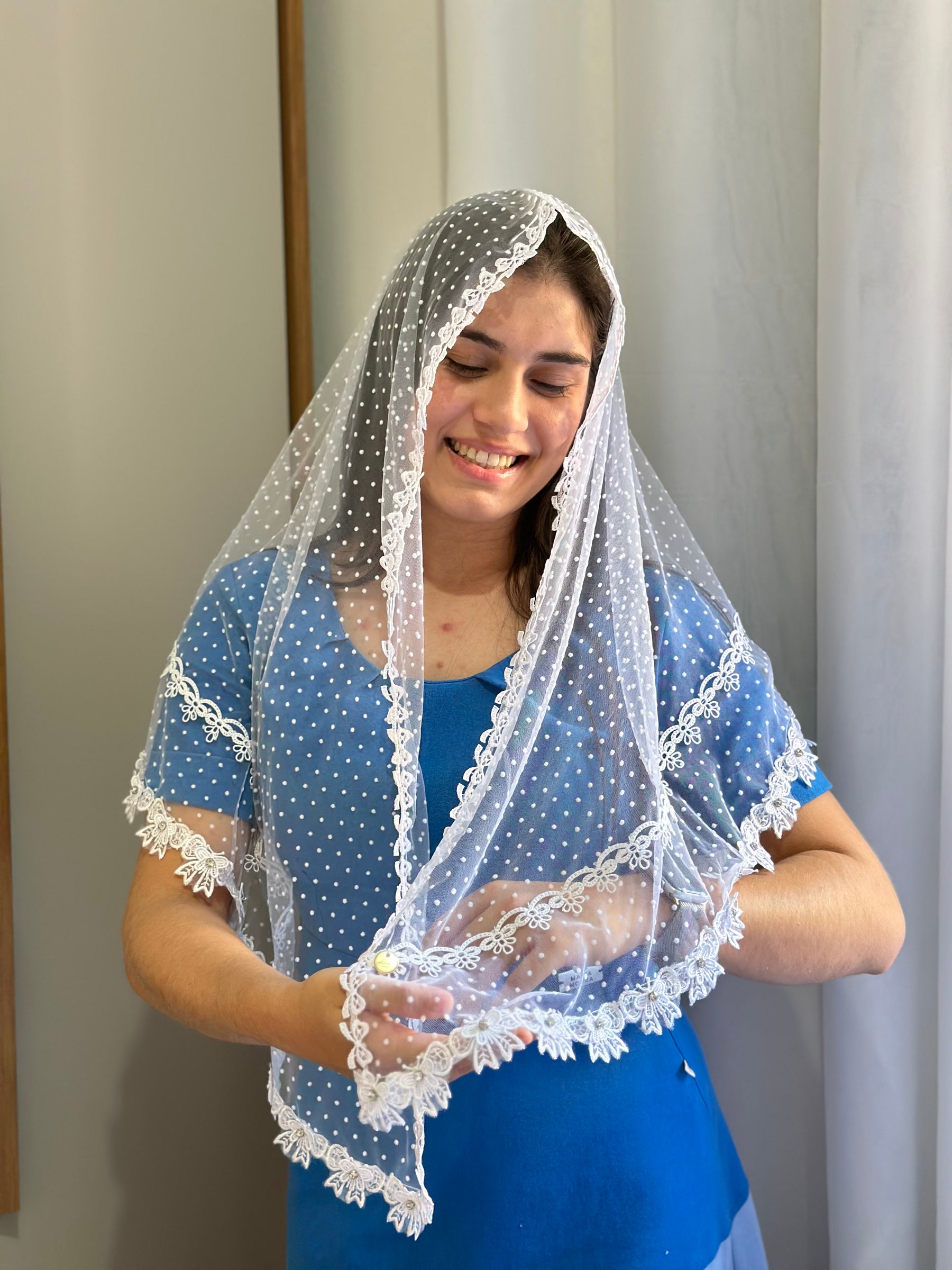 Véu CCB, em Poá de bolinhas e guipir de laços - Celestial