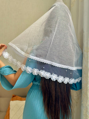 Véu CCB, com entremeio de pérolas e guipir 3D - Miriam