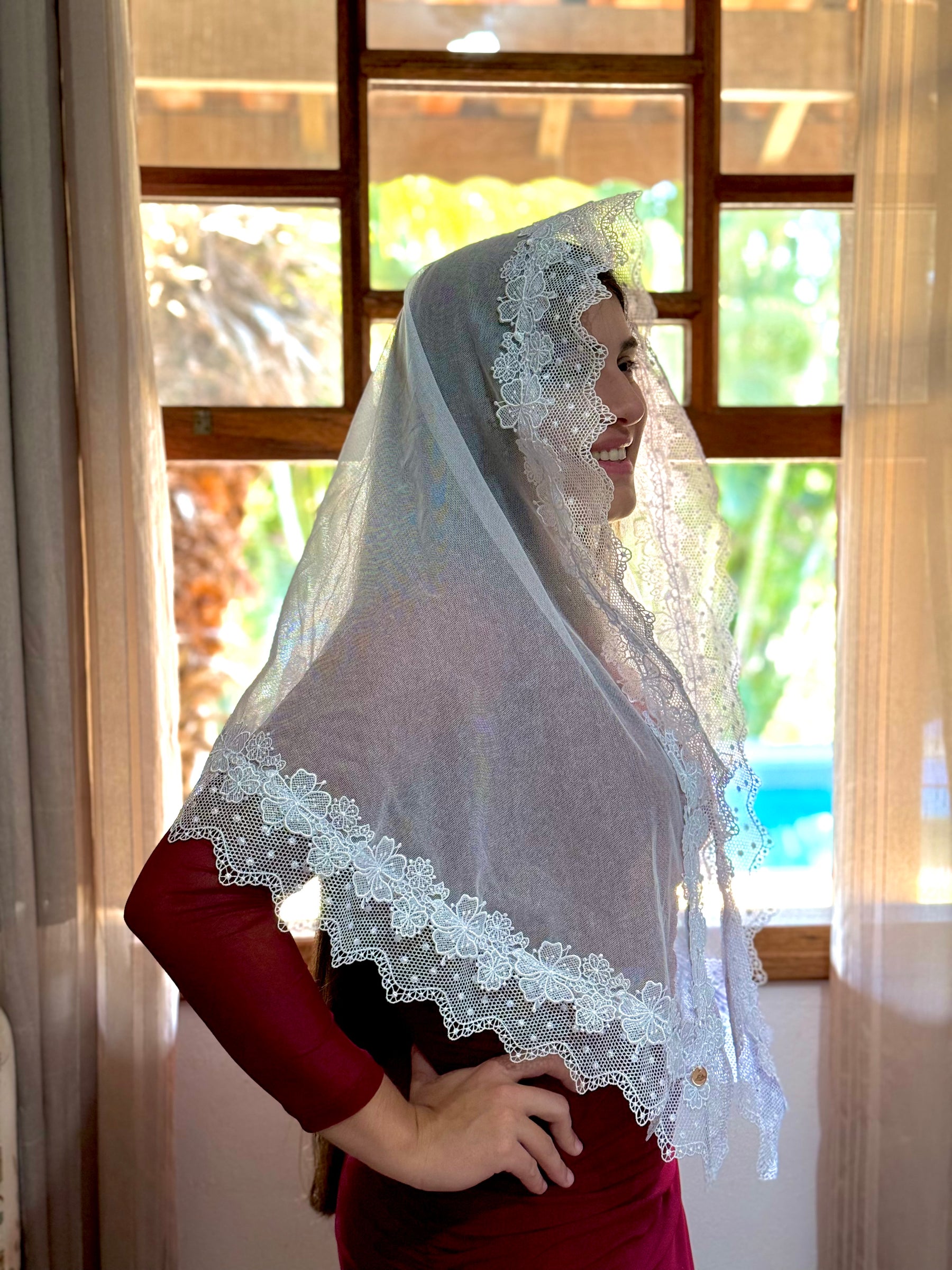 Véu CCB, Com guipir largo flores e bolinhas - Leidi