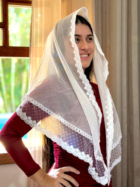 Véu CCB, com entremeio Poá de bolinhas e combinações de coração - Samira