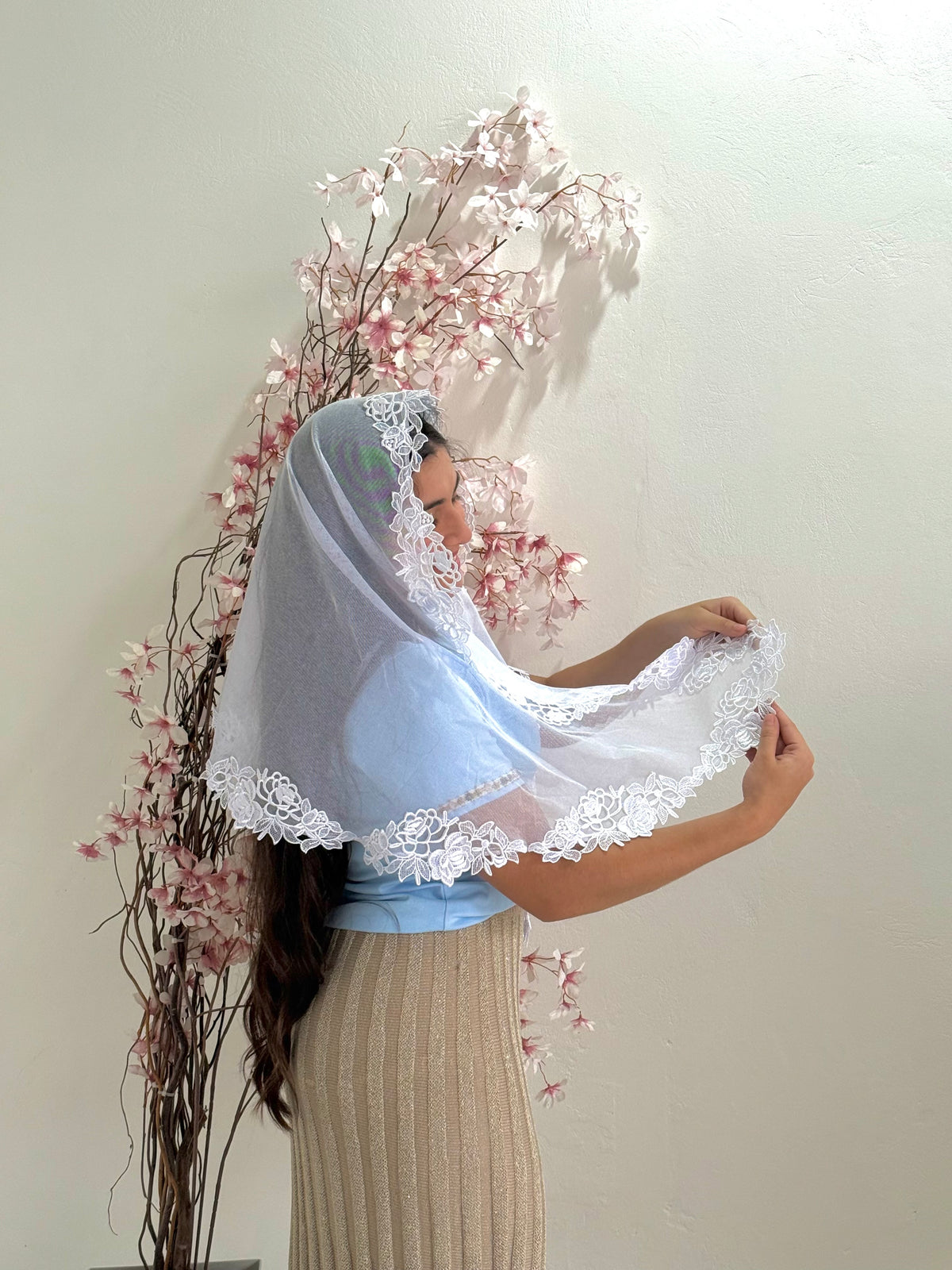 Véu CCB, Em tule de Algodão com apliques de flores - Evanilde
