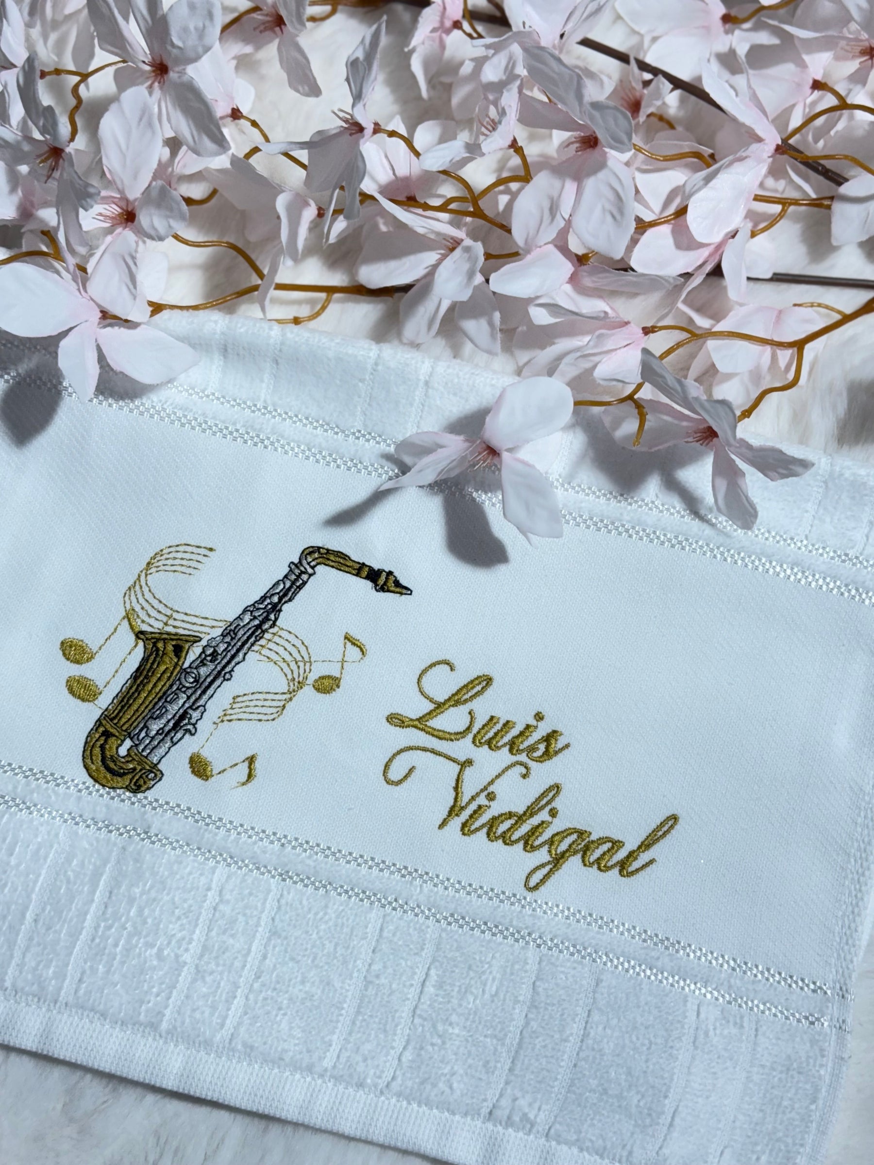 Toalhas Bordadas para Músicos CCB - Modelo Sax Alto