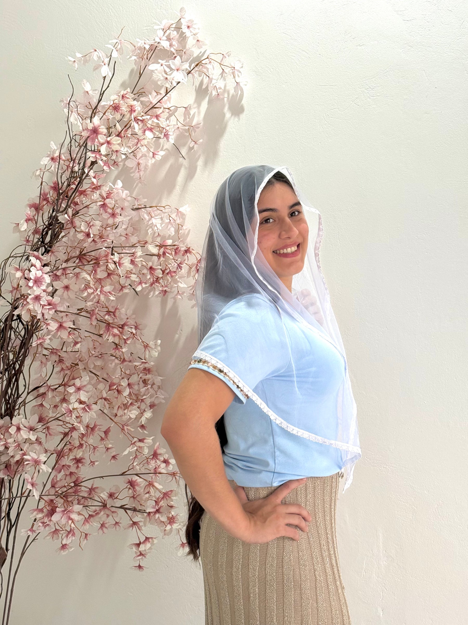 Véu CCB, com tule ilusion, em guipir estreito de coração - Ada