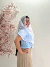 Véu CCB, com guipir estreito de borboleta, em um recorte em ondas com apliques de borboleta em 3D - Adeline