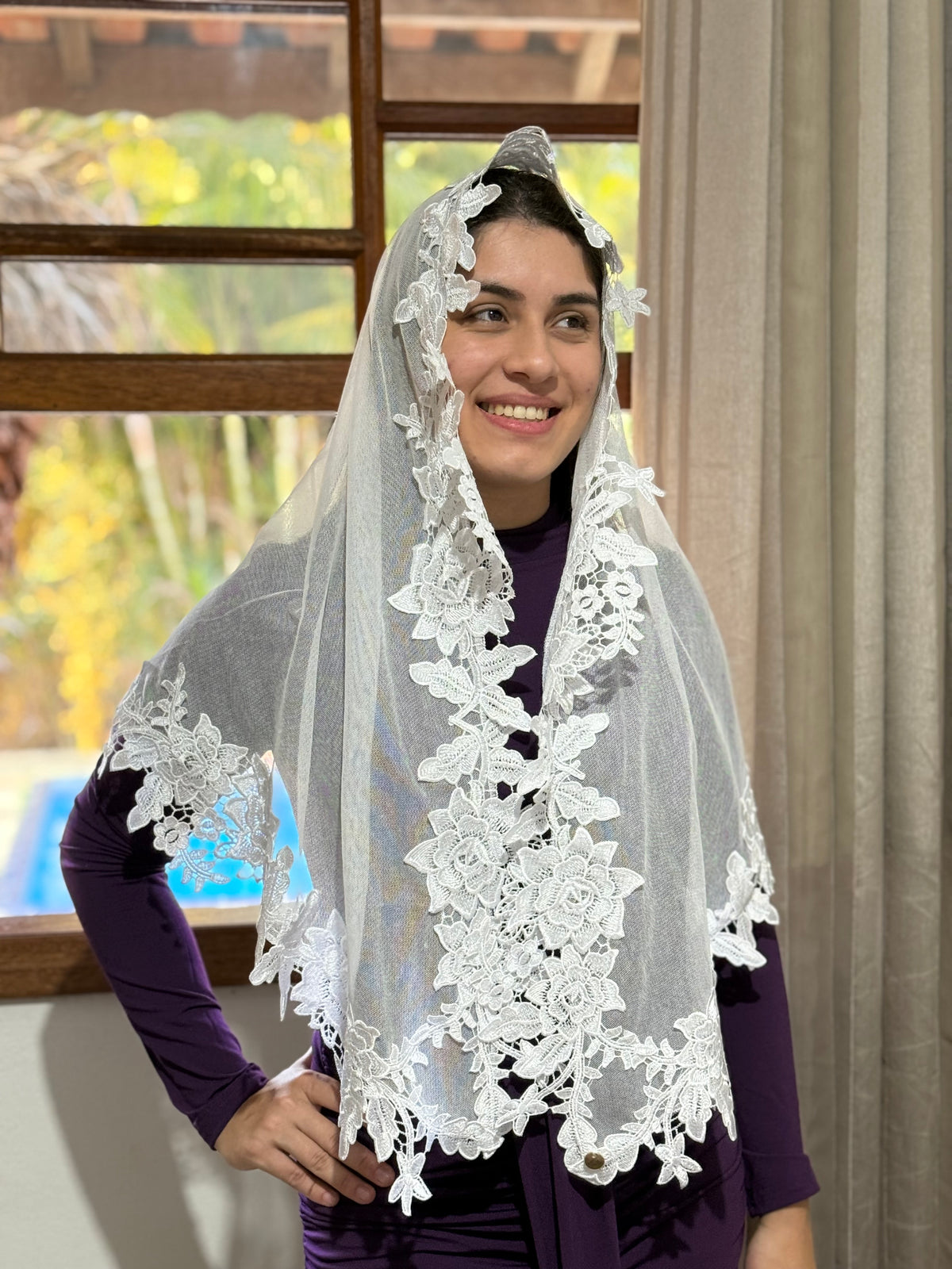 Véu CCB, em algodão com apliques florais - Laise