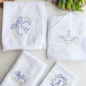Kit 3 Peças Enxoval Manta, Fralda e  Banho - Bordados Bebê Feminino (Escolha o seu Bordado)