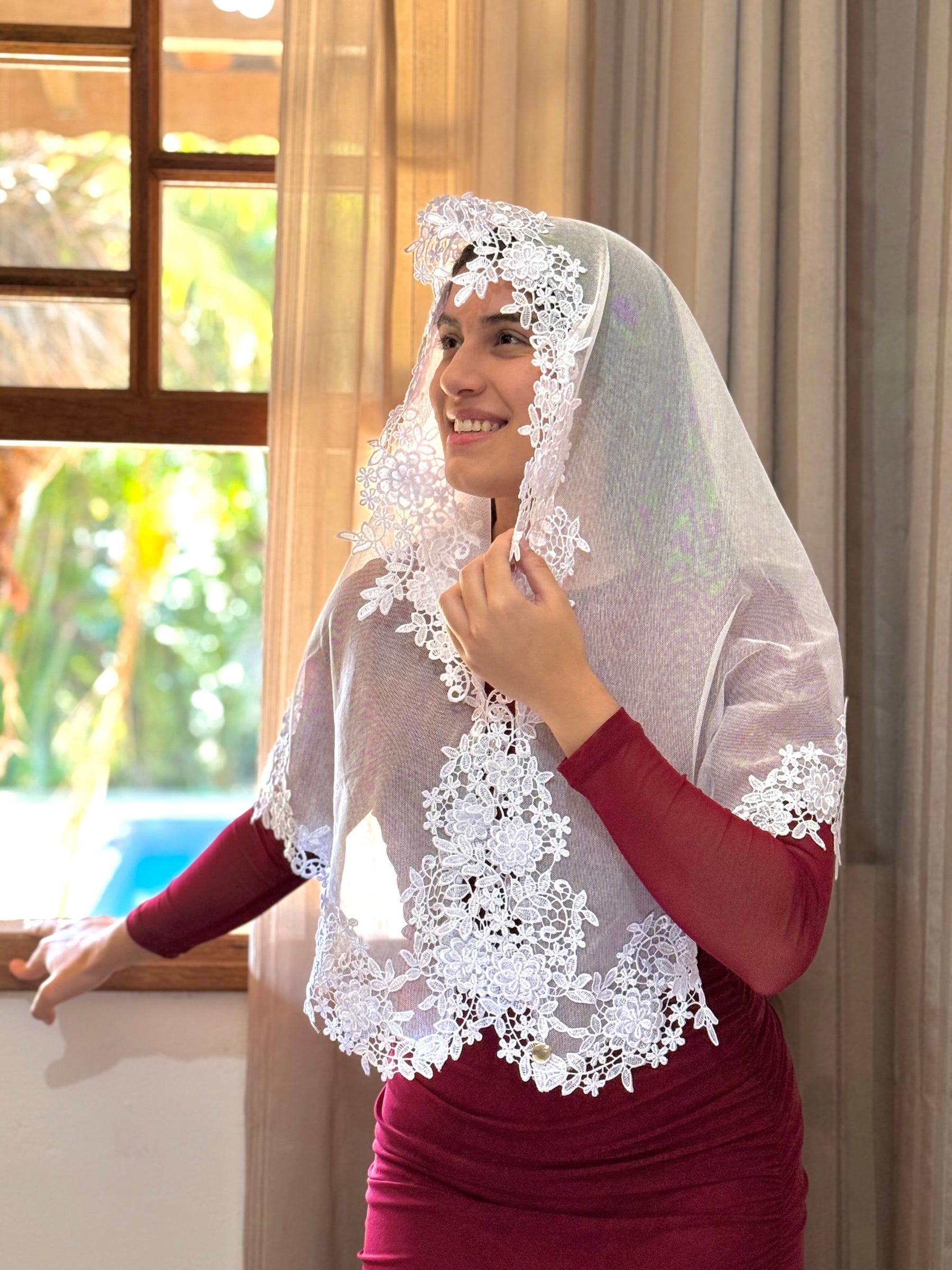 Véu CCB, com apliques florais - Denise