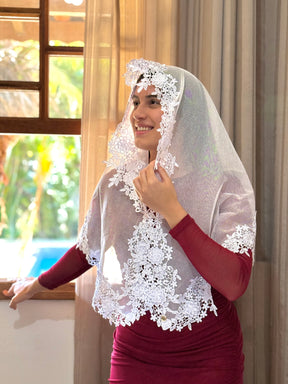 Véu CCB, com apliques florais - Denise