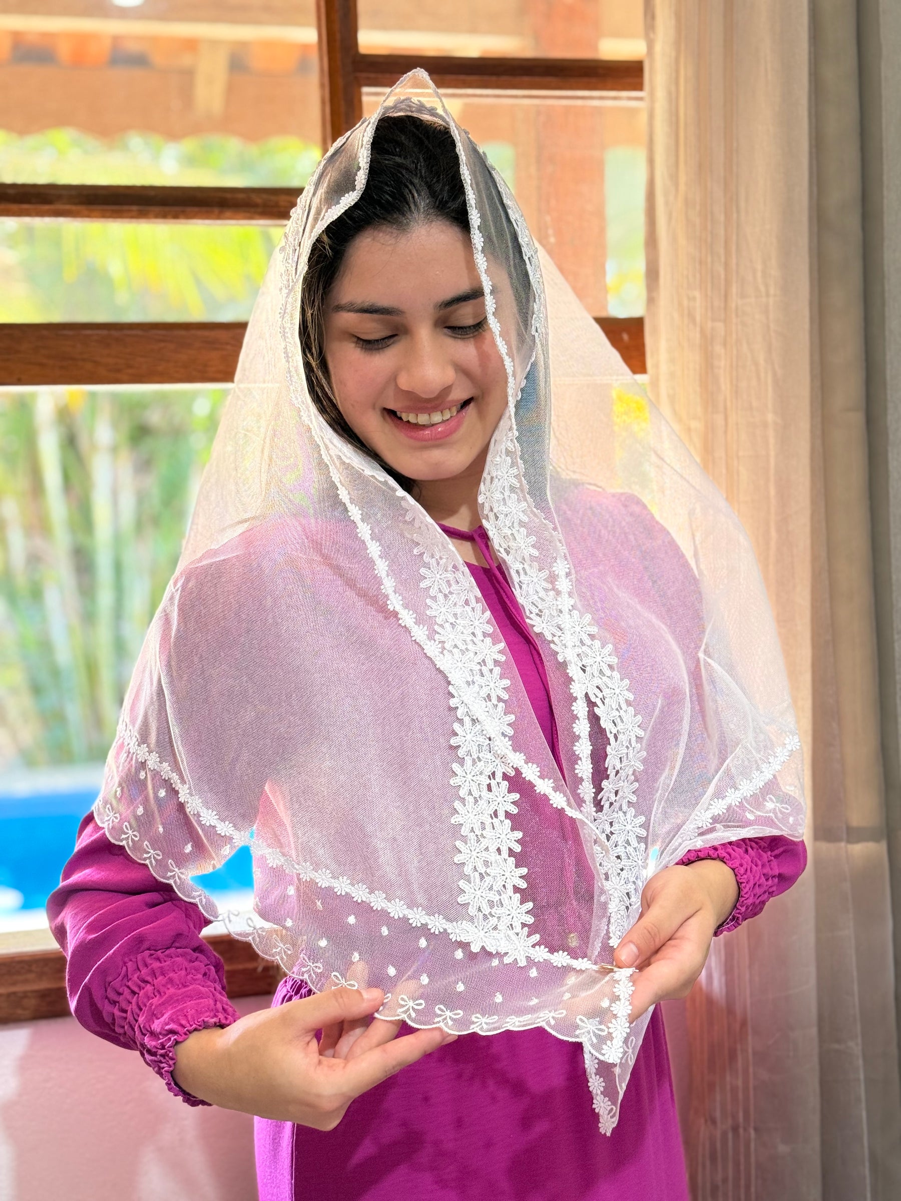 Véu CCB, em tule de algodão com entremeio Francês - Adriana