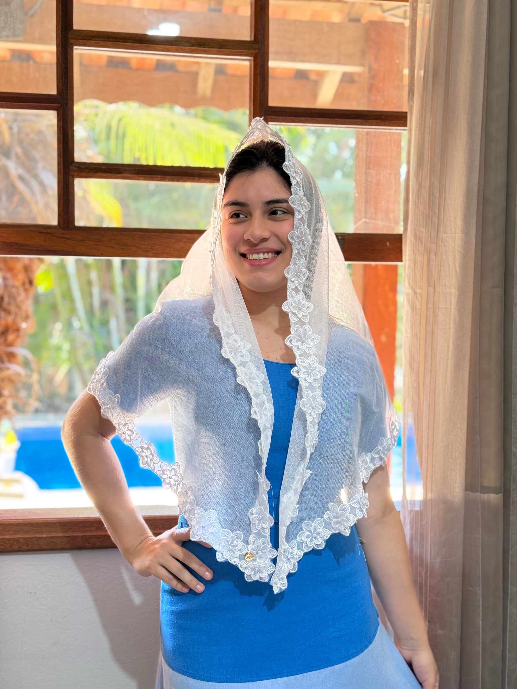 Véu CCB, em guipir de flores em 3D delicado - Hatali