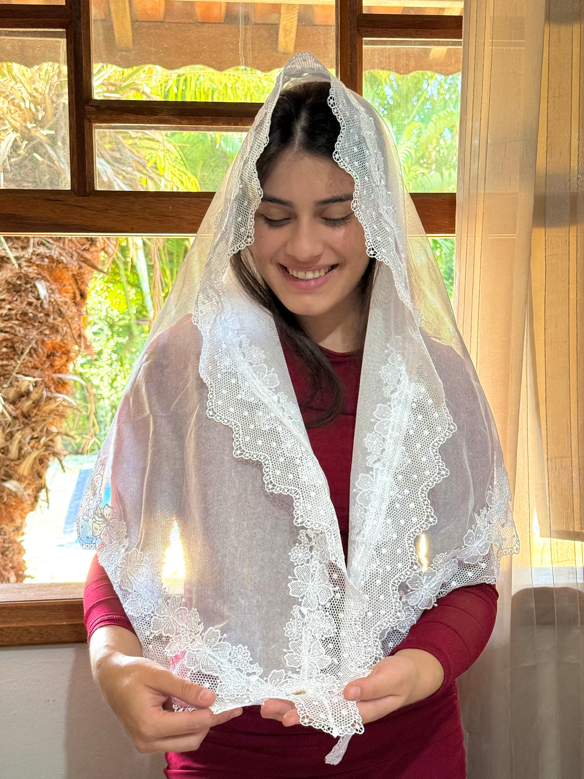 Véu CCB, Com guipir largo flores e bolinhas - Leidi