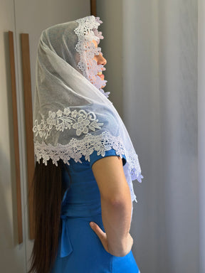 Véu CCB, com guipir médio de flores, com apliques nas costas - Ana Paula