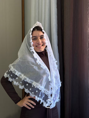 Véu CCB, com entremeio e guipir 3D de borboletas - Vitória