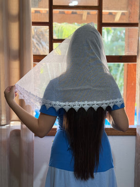 Véu CCB, em tule de algodão com guipir delicado - Lauriane