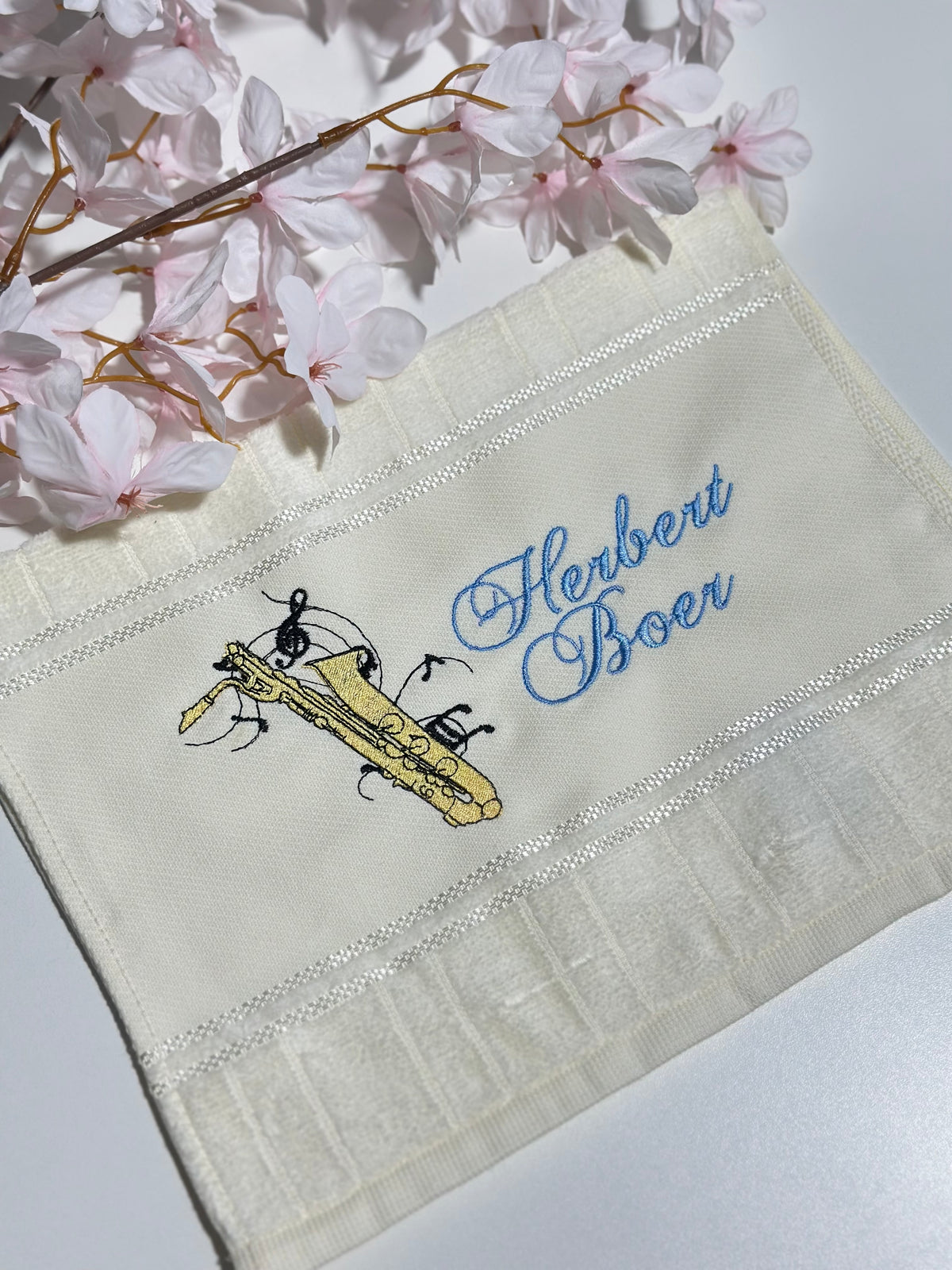 Toalhas Bordadas para Músicos CCB - Modelo Sax Barítono