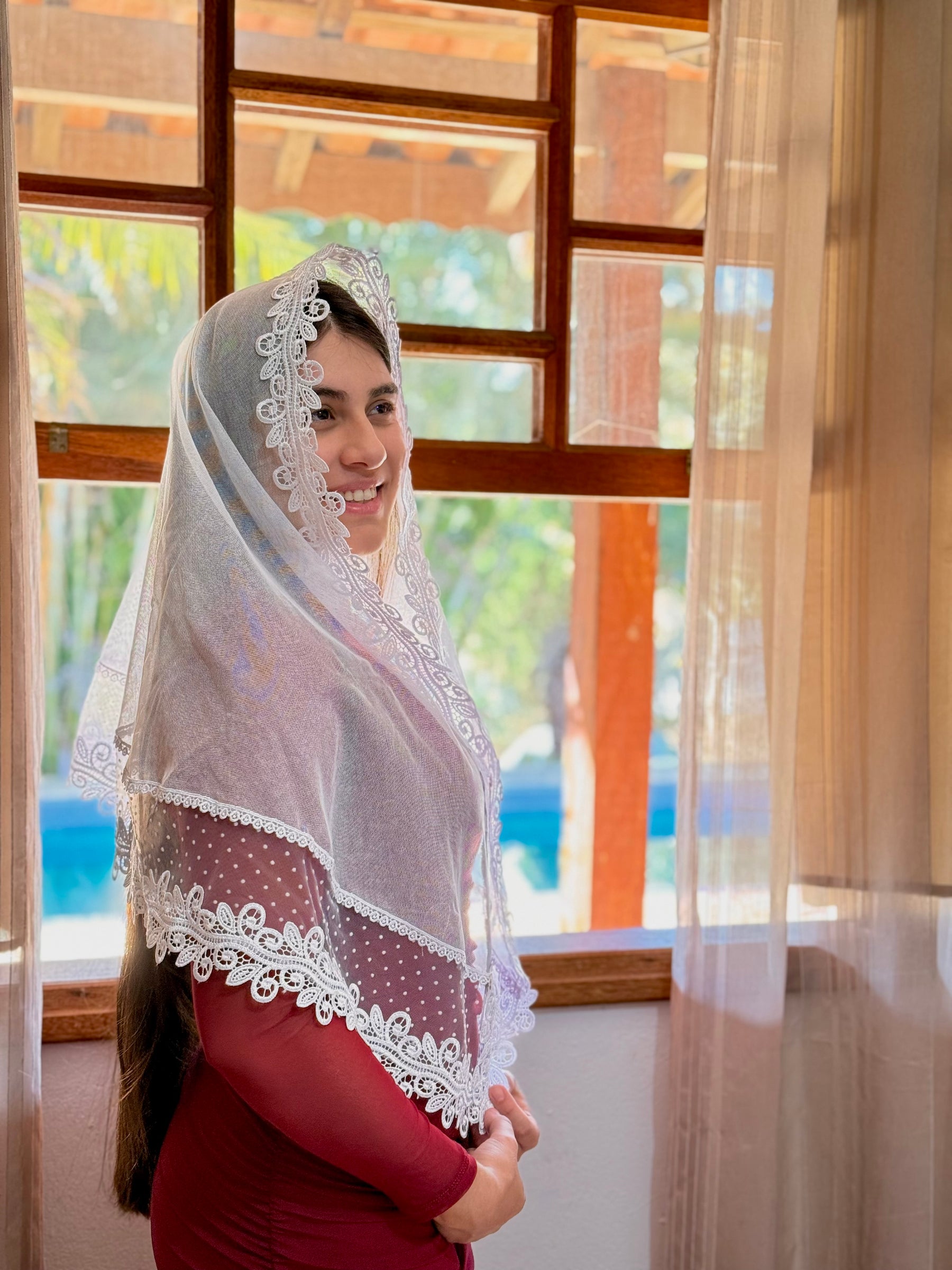 Véu CCB, com entremeio de Poá com Guipir médio - Preciosa