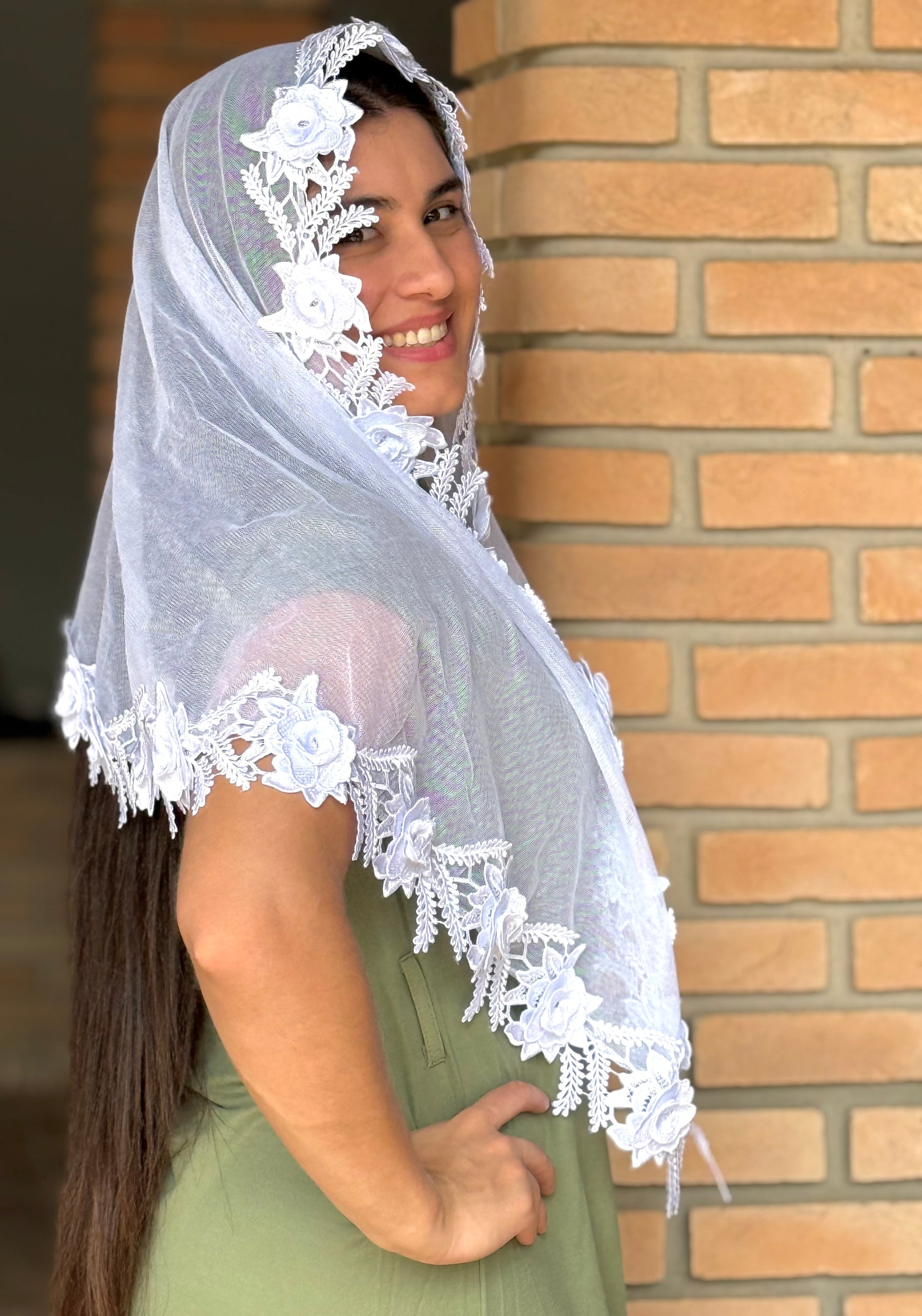 Véu CCB, em Guipir 3D de flores - Elisa