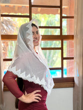 Véu CCB, em tule de algodão, com um Guipir delicado - Eloísa