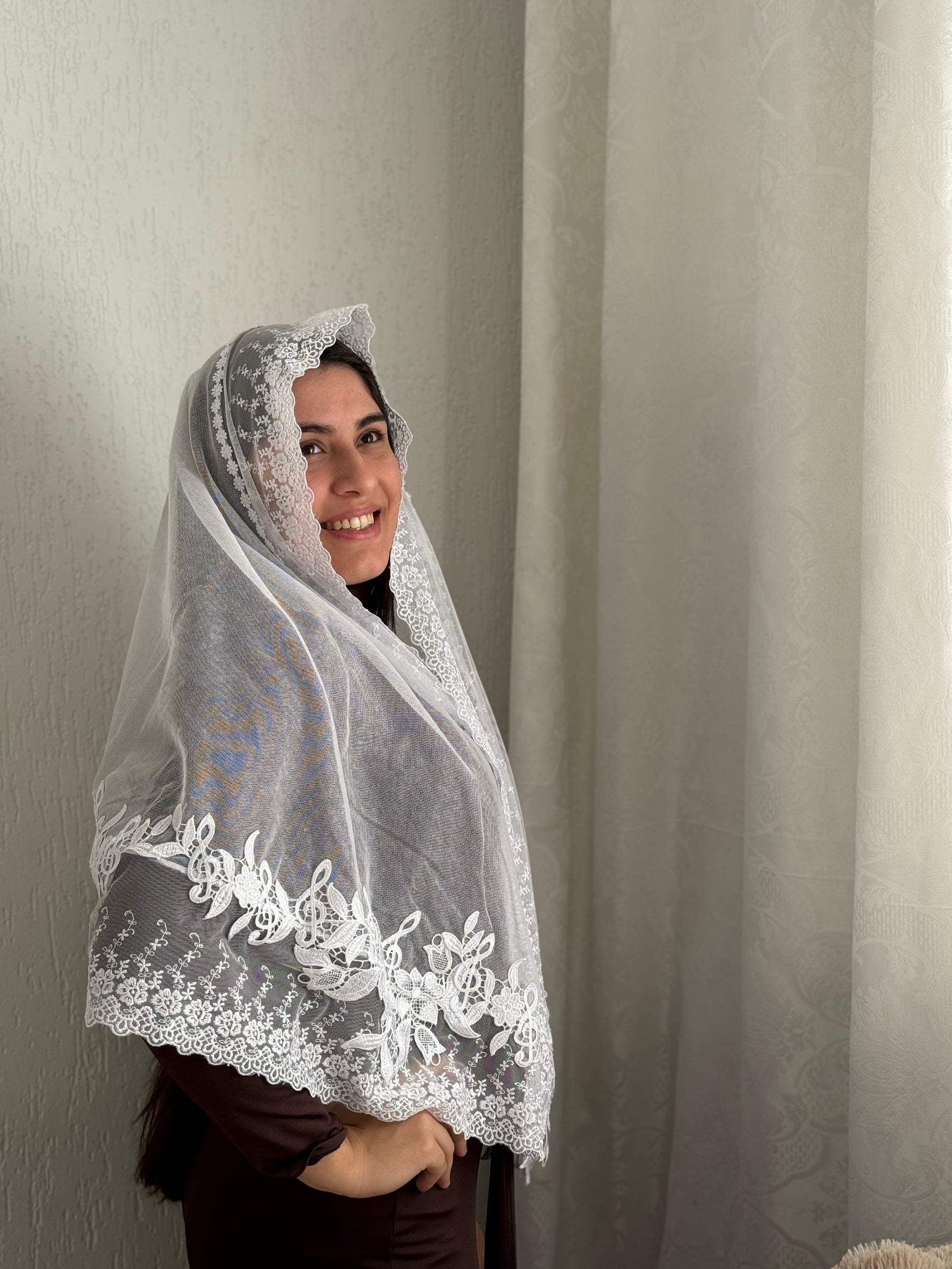 Véu CCB, com apliques de notas musicais - Giovanna