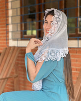 Véu CCB, em Guipir largo com apliques nas costas - Milena