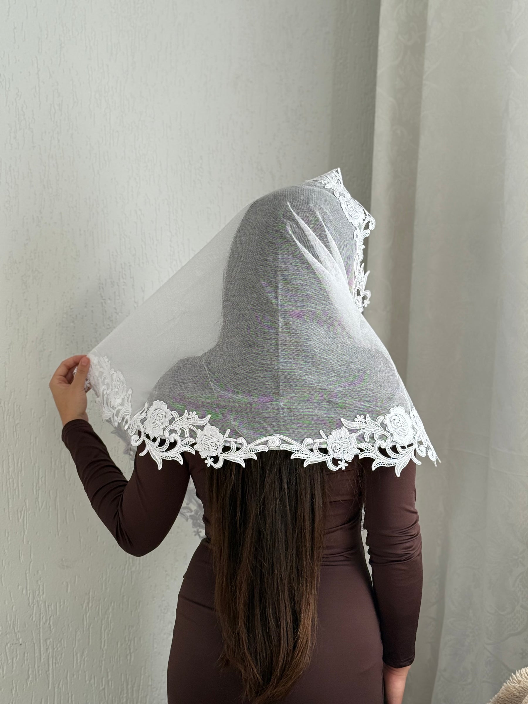 Véu CCB, Com apliques de flores - Rosa de Saron