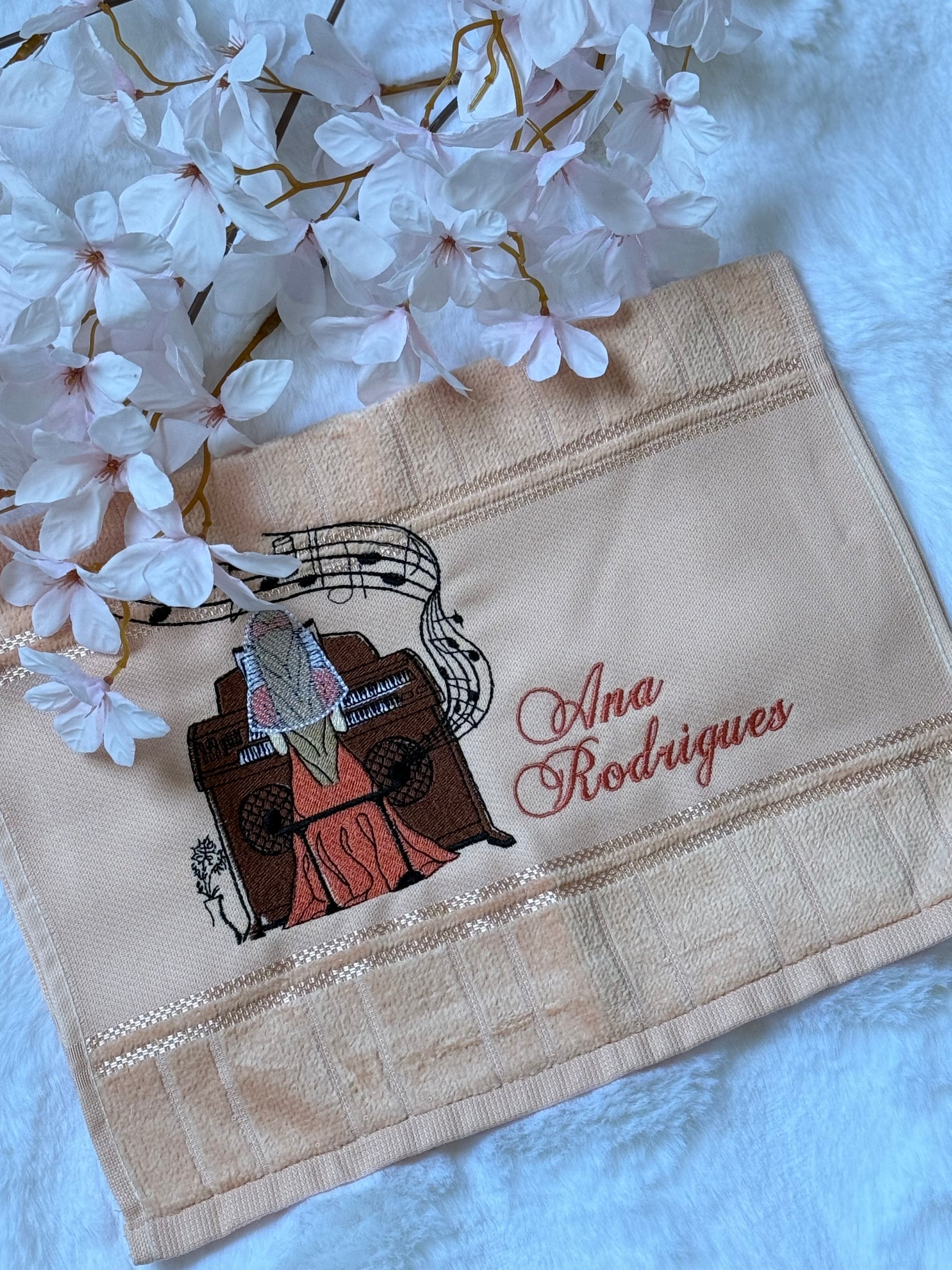 Toalhas Bordadas para Musicistas CCB - Modelo Órgão