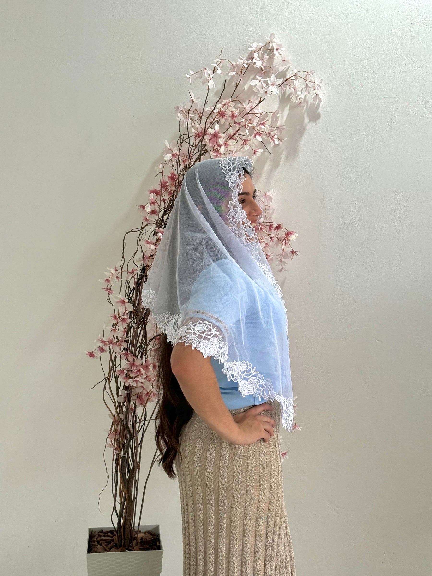 Véu CCB, Em tule de Algodão com apliques de flores - Evanilde