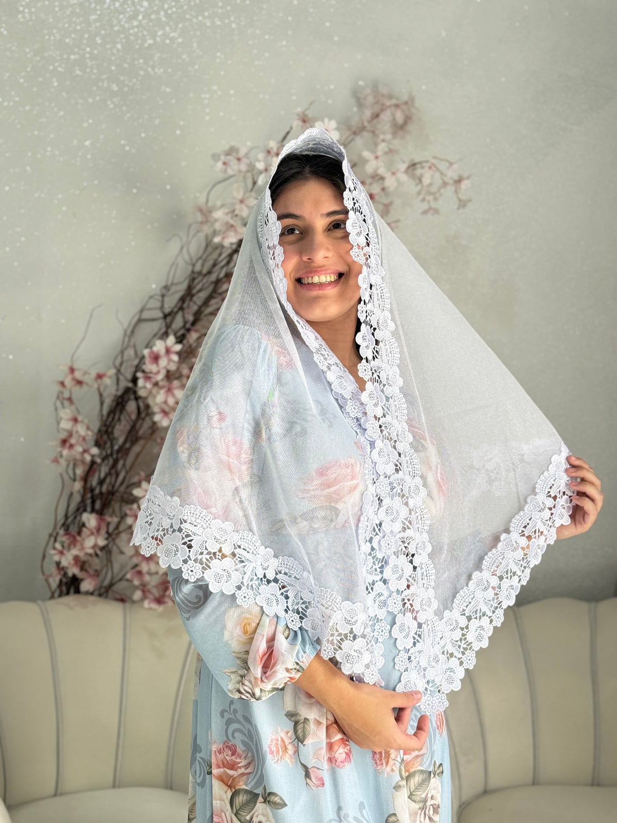 Véu CCB, em guipir largo de flores - Serena