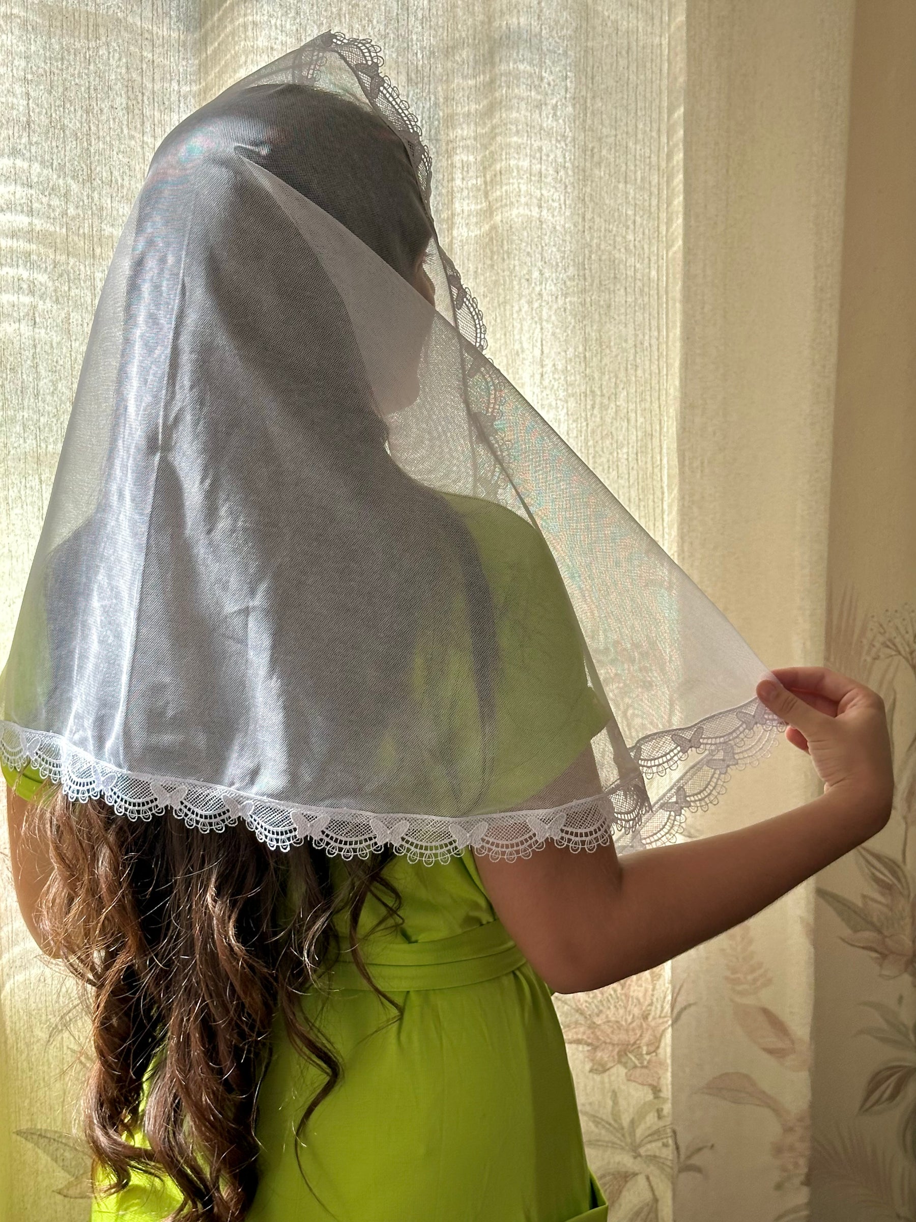 Véu CCB, com guipir de borboletas - Rubi