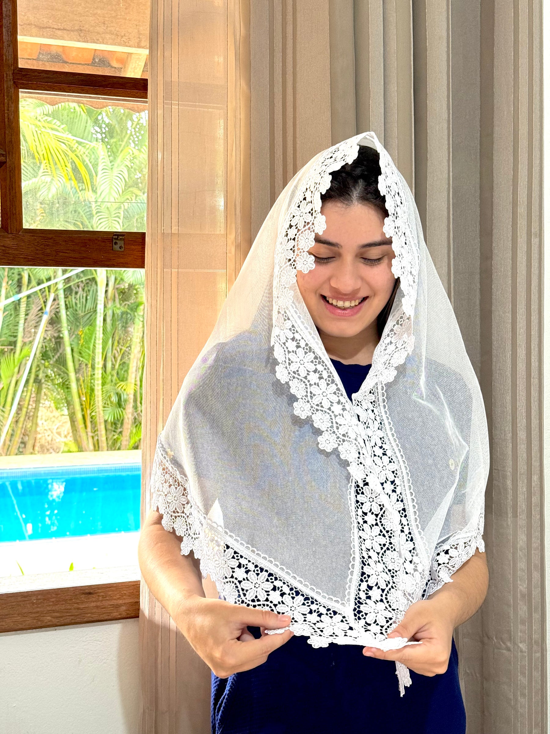 Véu CCB, em tule de algodão com Guipir largo -Lauren