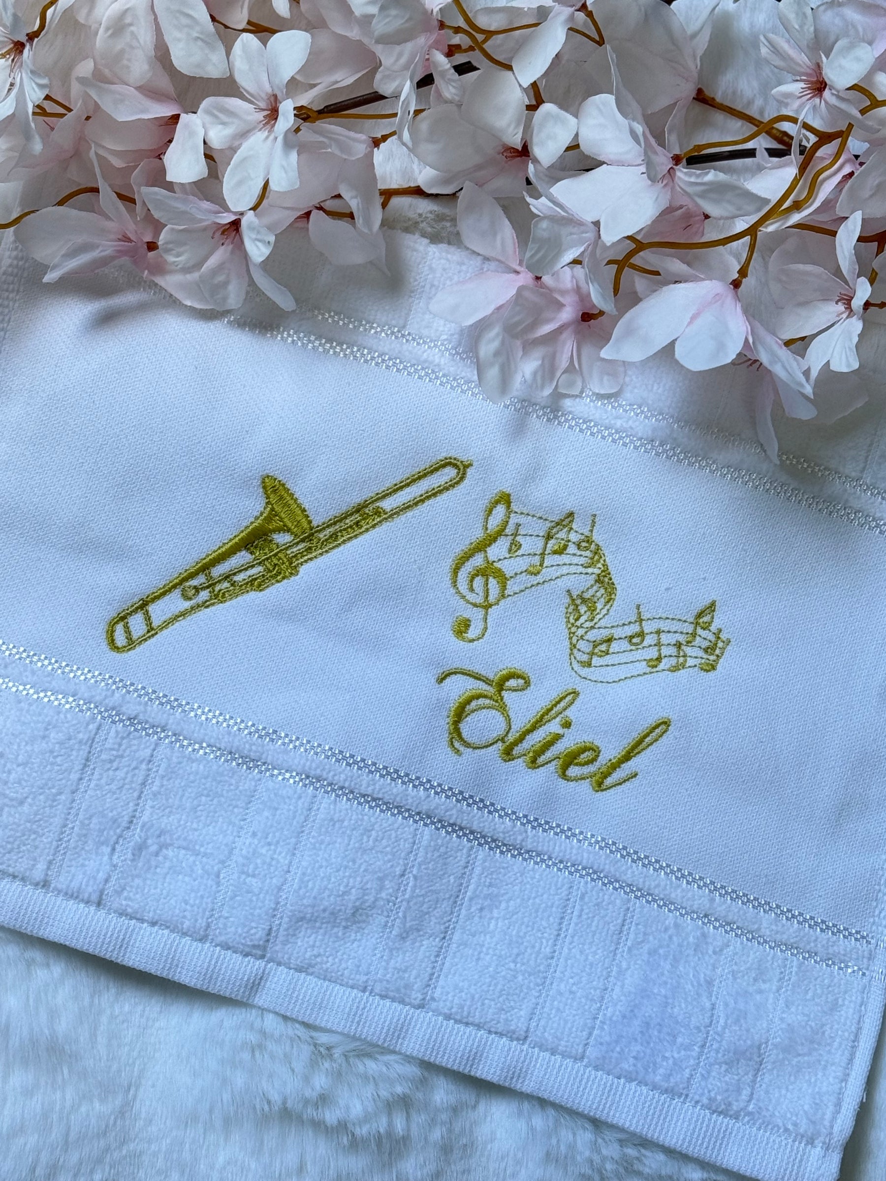 Toalhas Bordadas para Músicos CCB - Modelo Trombones