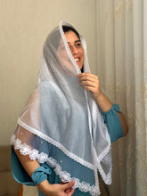 Véu CCB, com entremeio de pérolas e guipir 3D - Miriam