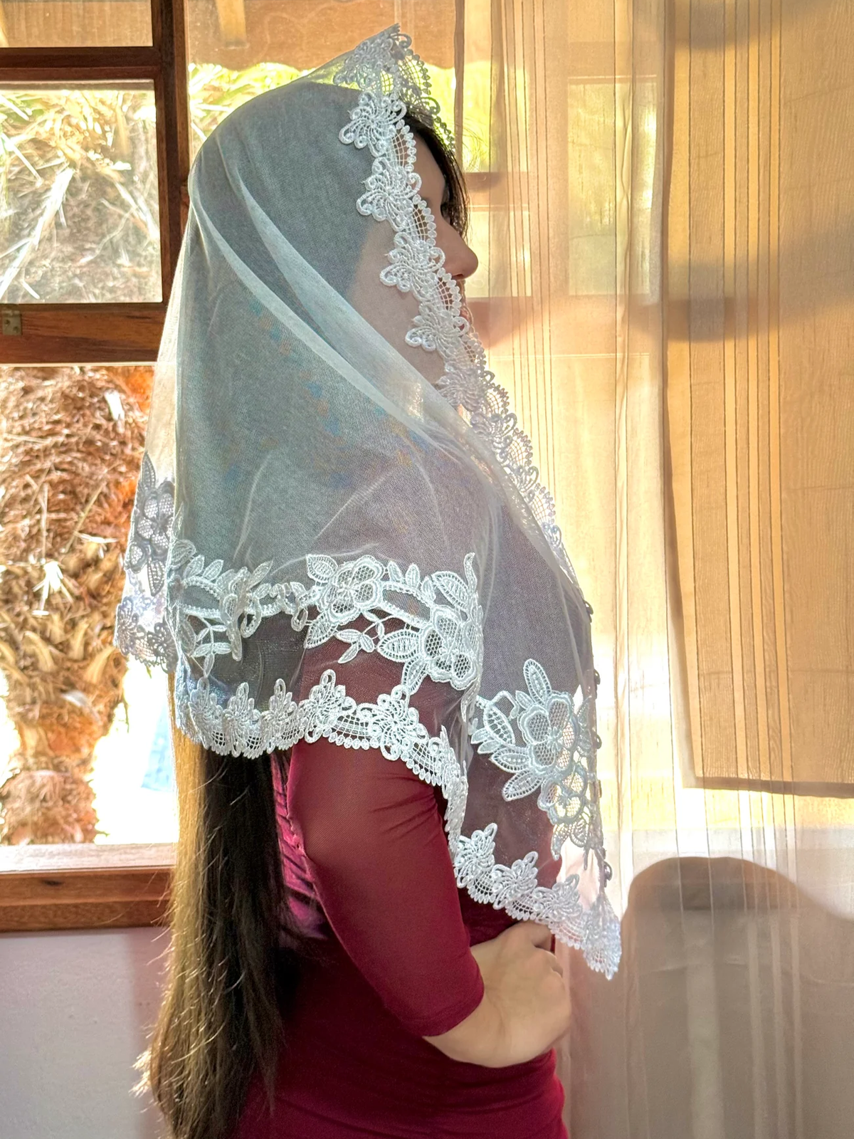 Véu CCB, com apliques no entremeio de flores - Sol