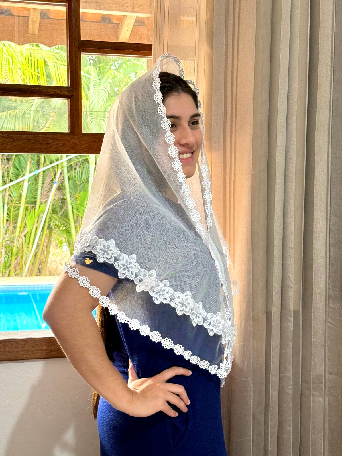 Véu CCB, com entremeio francês com Guipir de flores em 3D - Sarah