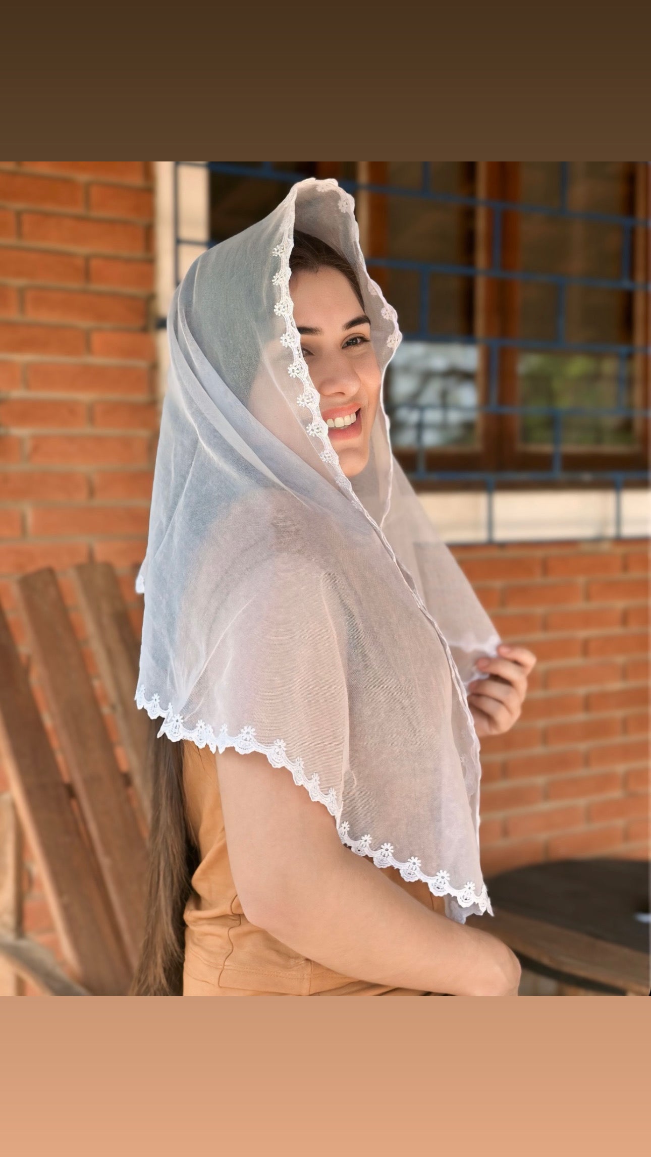 Véu CCB, Com um guipir estreito (Véu de Bolsa) - Ludmila