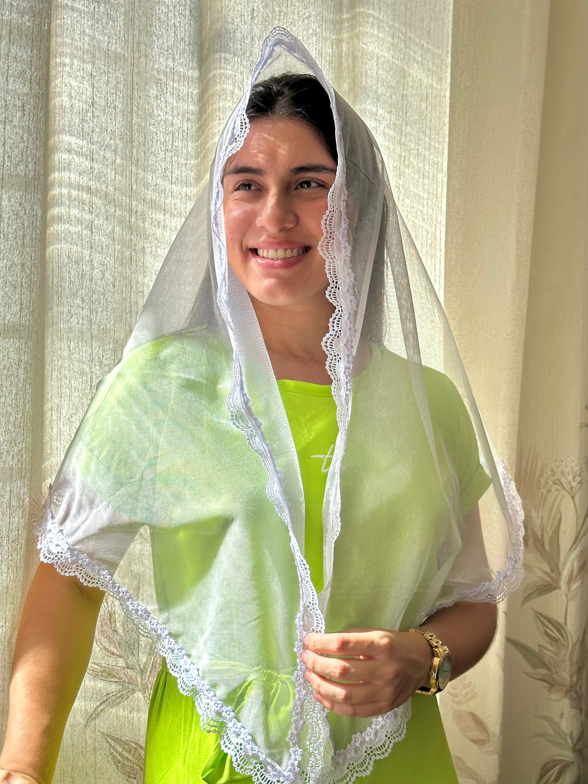 Véu CCB, com Guipir mais delicado de flores - Virtude