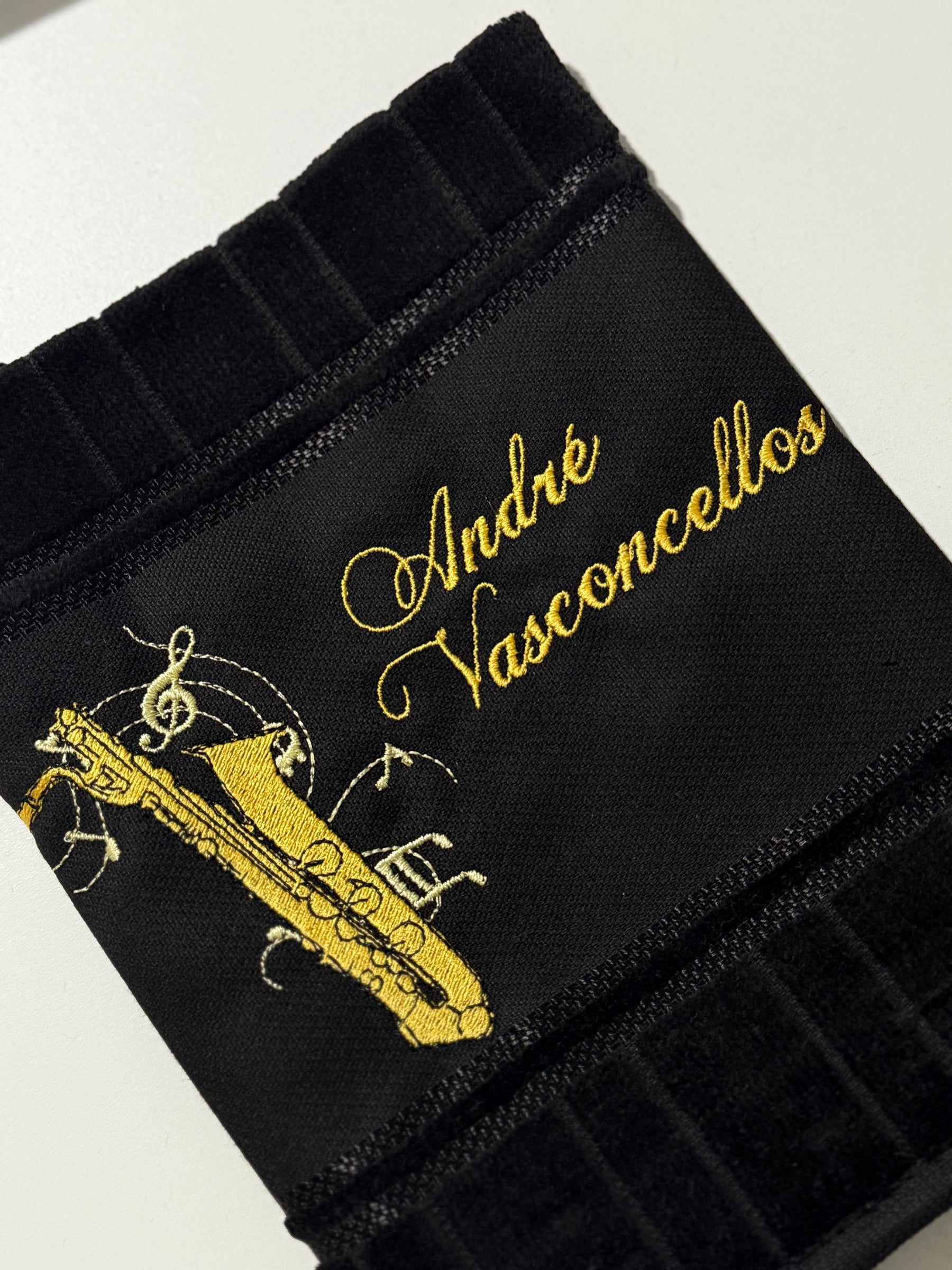 Toalhas Bordadas para Músicos CCB - Modelo Sax Barítono